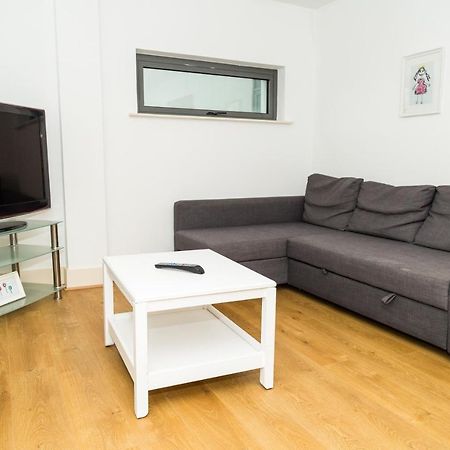 Serviced Apartment In Liverpool City Centre - Free Parking - Balcony - By Happy Days Exterior foto