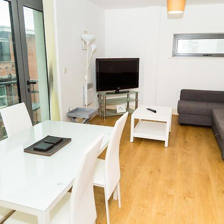 Serviced Apartment In Liverpool City Centre - Free Parking - Balcony - By Happy Days Exterior foto