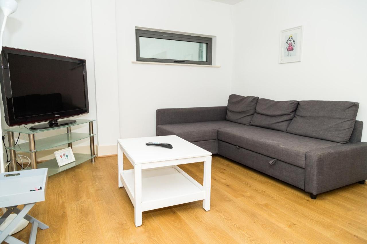 Serviced Apartment In Liverpool City Centre - Free Parking - Balcony - By Happy Days Exterior foto