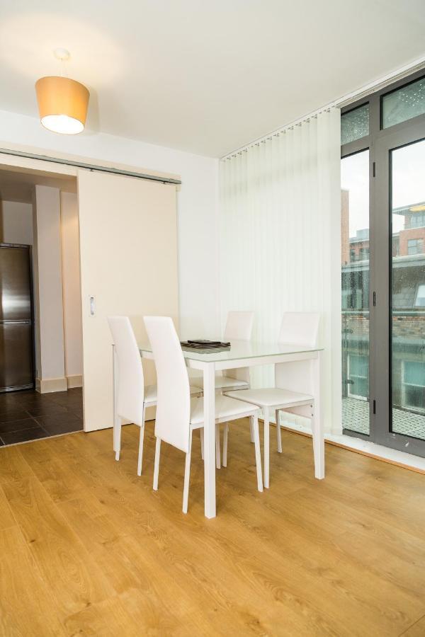 Serviced Apartment In Liverpool City Centre - Free Parking - Balcony - By Happy Days Exterior foto