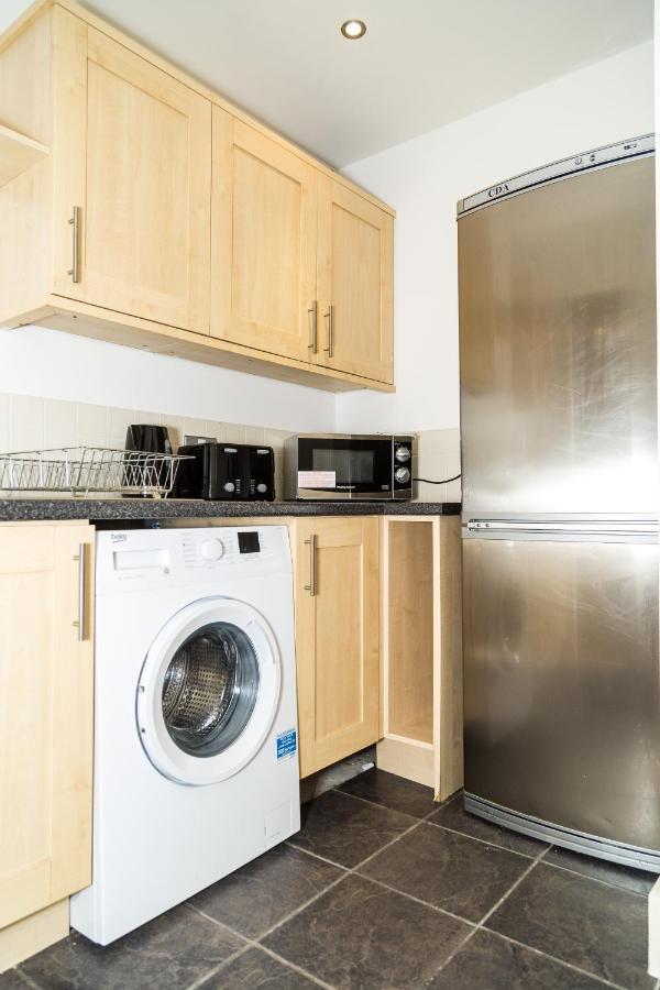 Serviced Apartment In Liverpool City Centre - Free Parking - Balcony - By Happy Days Exterior foto