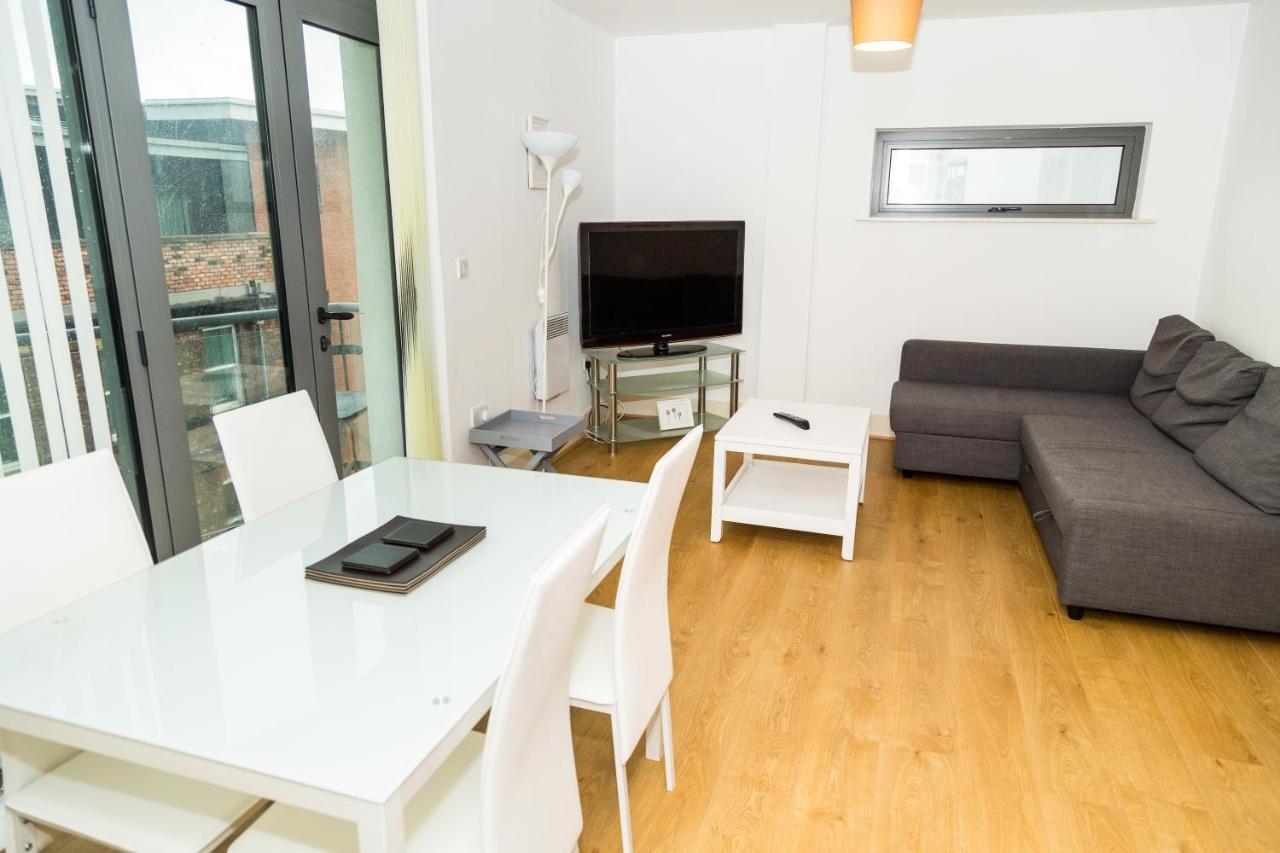 Serviced Apartment In Liverpool City Centre - Free Parking - Balcony - By Happy Days Exterior foto