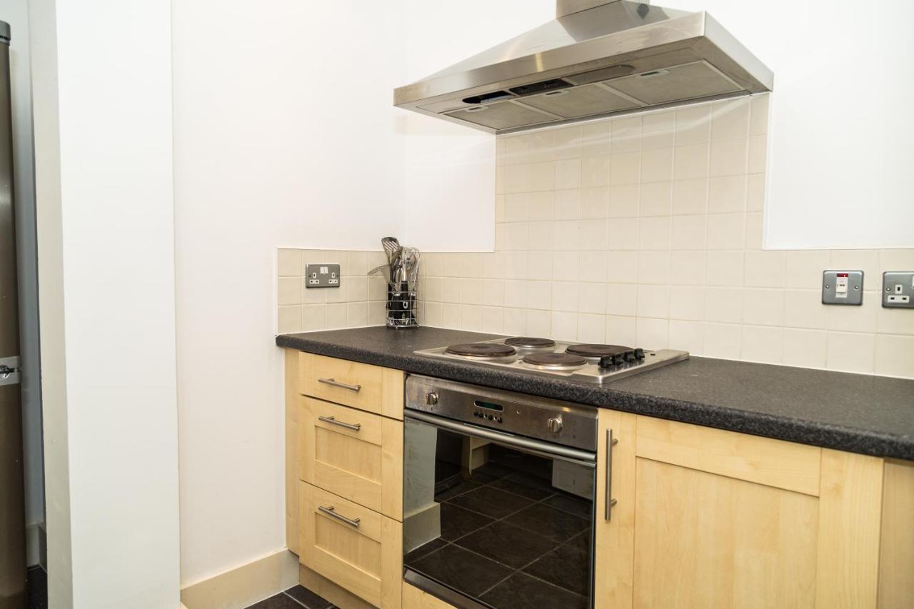 Serviced Apartment In Liverpool City Centre - Free Parking - Balcony - By Happy Days Exterior foto